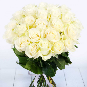 25 белых роз 40 см